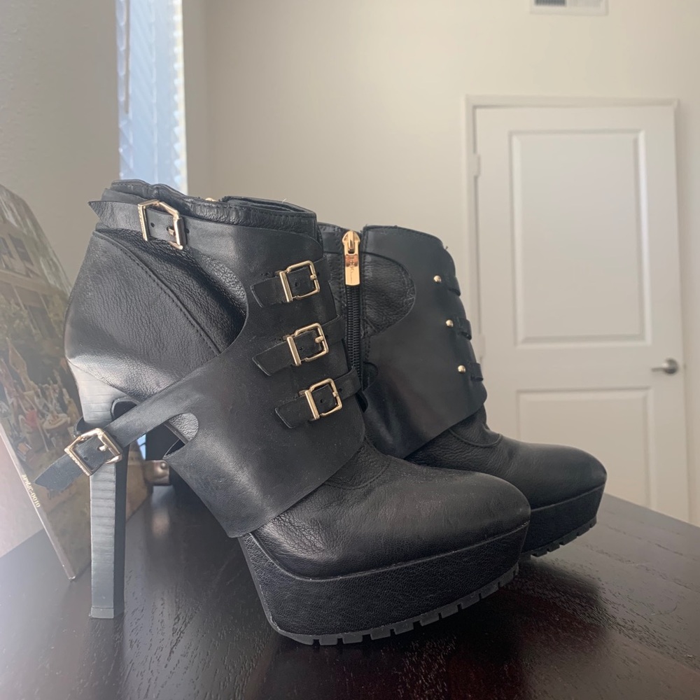 BCBG Generation Black & Gold High Heels